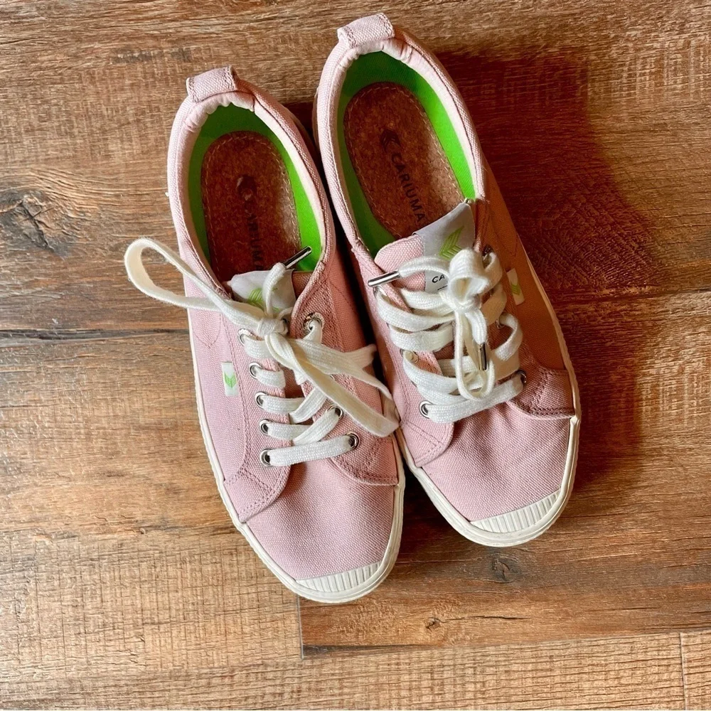 Cariuma Oca Low Canvas Sneakers in Rose